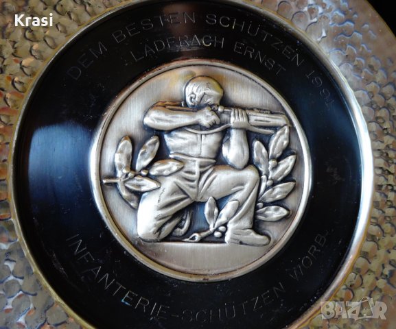 Калаена чиния за стена,пано Стрелец,Ловец. , снимка 2 - Антикварни и старинни предмети - 24794369