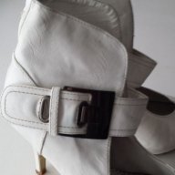 Високи бели обувки, номер 40, снимка 4 - Дамски обувки на ток - 17905928
