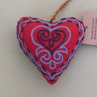Автентично текстилно сърце с казахски национални мотиви, снимка 4 - Други ценни предмети - 24788418