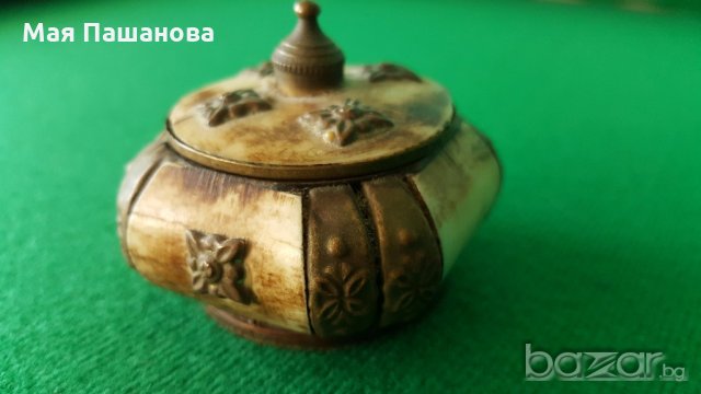 Малка кутийка, снимка 3 - Антикварни и старинни предмети - 19846927