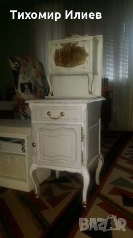 Уникално старинно шкафче без аналог