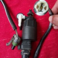 Моторче за разпръскване на течността на чистачките за Рено Сценик , снимка 1 - Части - 25298369