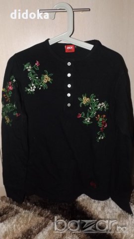 Черна блузка на цветя:), снимка 1 - Блузи с дълъг ръкав и пуловери - 13875678