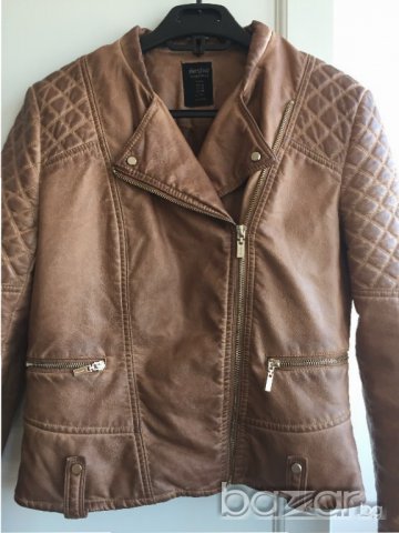 Дамско кожено яке BERSHKA, size M, екокожа, бежово-карамелено, златни ципове, като ново!!!, снимка 2 - Якета - 17756311