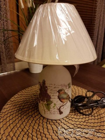 Нощна лампа в бяло или кафяво, снимка 1 - Настолни лампи - 19523313