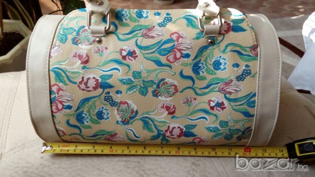 Нова дамска чанта/куфарче, снимка 6 - Куфари - 21260070