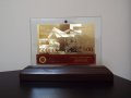 500 еврови златни банкноти в стъклена поставка и масивно дърво + Сертификат, снимка 2