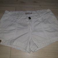 Дамски къси бели панталонки марка TRF , снимка 2 - Къси панталони и бермуди - 24539681