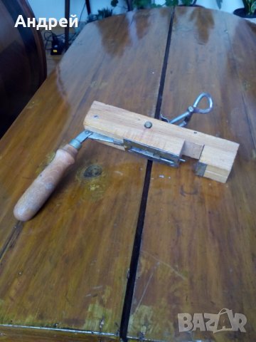 Стар Пчеларски уред,дупчилка