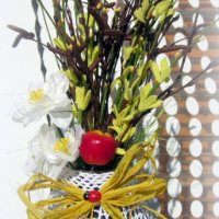 Плетена ваза с пролетна аранжировка, снимка 4 - Вази - 24375240
