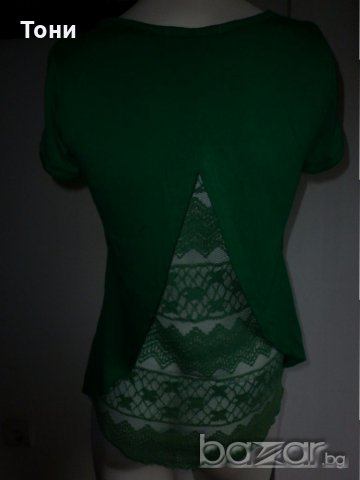 Зелена блуза с дантелен гръб 