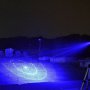 Мощен акумулаторен син лазер 2000mW с 5 приставки пука балон пали клечка кибрит изгаря силен зелен, снимка 10
