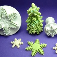 3 бр тънки снежинки снежинка пластмасови форми резци с бутало за фондан сладки украса тесто  , снимка 1 - Форми - 8698218
