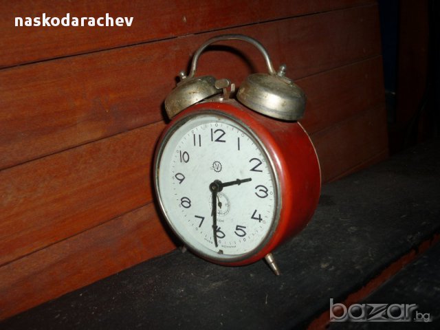 Старинен червен будилник, снимка 6 - Антикварни и старинни предмети - 12203514