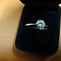 Дамски пръстен с диамант, снимка 8 - Пръстени - 19789082