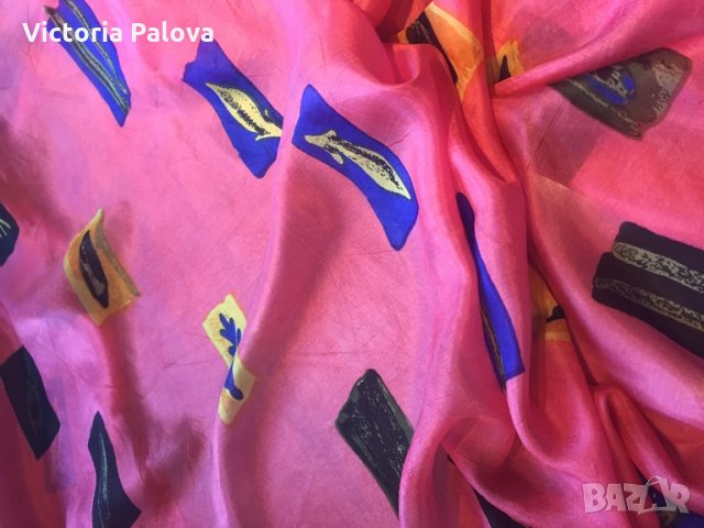 Голям копринен шал 110/110м, снимка 2 - Шапки - 24744389