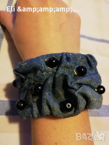 Дънкова гривна с черни перли