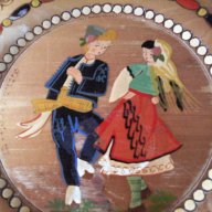 Дървена чиния за стена с народни мотиви, снимка 1 - Декорация за дома - 16387560