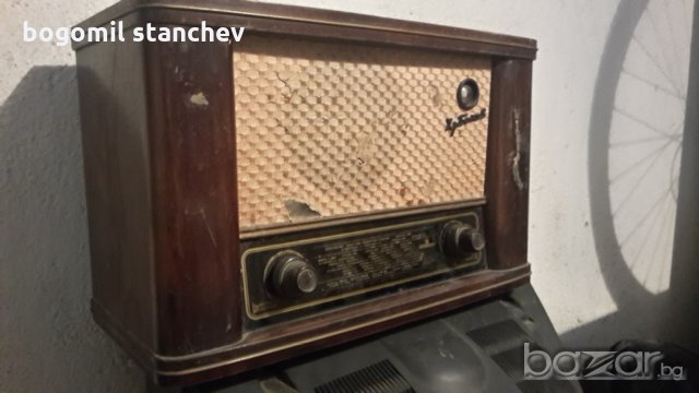 Радио лампово ретро , снимка 1 - Радиокасетофони, транзистори - 19923814