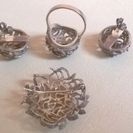 Комплект дизайнерски сребърни бижута - обици, пръстен, брошка, снимка 2 - Бижутерийни комплекти - 12723191