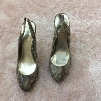 Нови Обувки GUESS 39 номер, снимка 5 - Дамски обувки на ток - 20977126