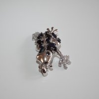 Сребърна жаба със сапфир, снимка 2 - Колиета, медальони, синджири - 21833944
