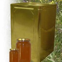 Продавам полифлорен пчелен мед - 8 лв. на буркан с винтова капачка, снимка 2 - Пчелни продукти - 15252670