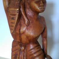  Дървена фигура на Африкански ловец , снимка 1 - Антикварни и старинни предмети - 25206072