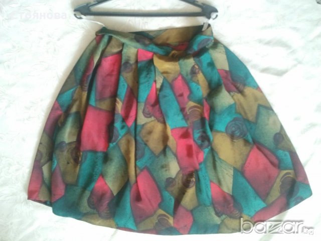 Пола от коприна, снимка 2 - Поли - 11494108