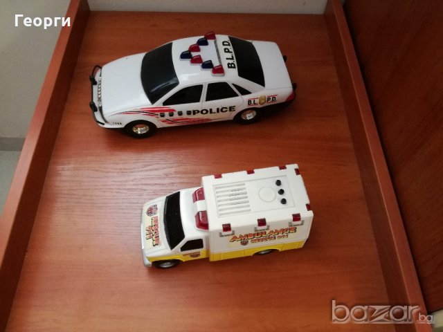 Полицейска кола и линейка, снимка 3 - Коли, камиони, мотори, писти - 21167231