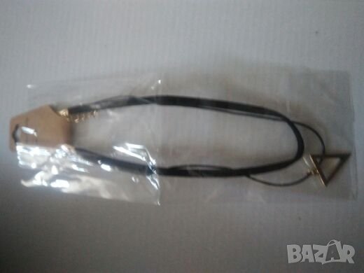  🤯 Колие с триъгълник и кожена верижка, снимка 3 - Колиета, медальони, синджири - 22877863