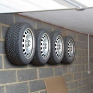 Стойка за гуми за стена к- т от 4 бр., снимка 5 - Аксесоари и консумативи - 14256733