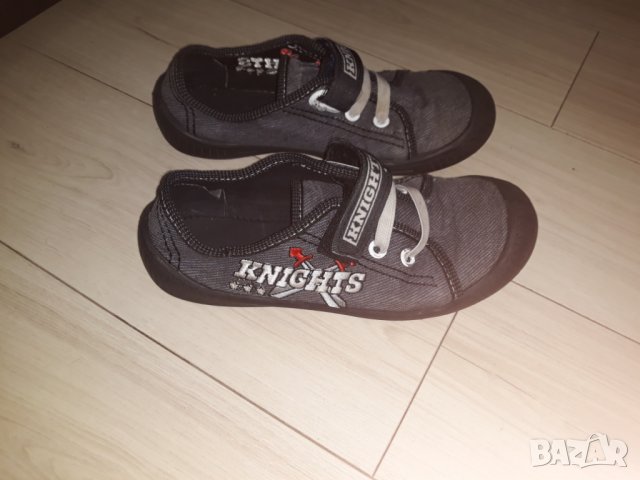 Детски платненки - пантофи марка Knights, снимка 3 - Бебешки обувки - 23624270