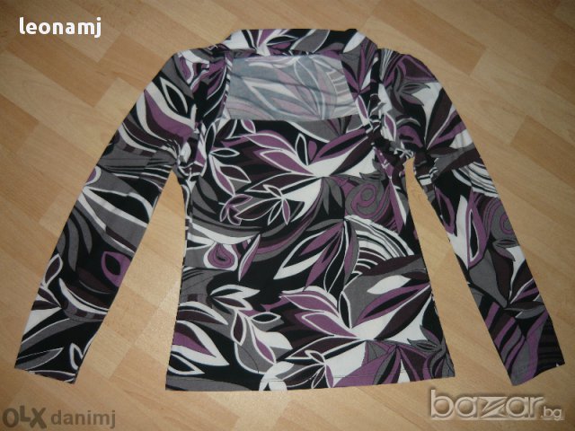 Цветна блуза, снимка 2 - Блузи с дълъг ръкав и пуловери - 9818491