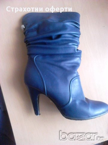Тъмно сини боти