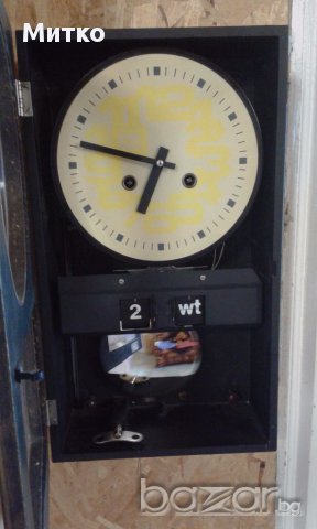 Часовник механичен стенен с дата и ден- колекционерски., снимка 2 - Антикварни и старинни предмети - 18163286
