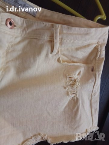 бледо жълти дънкови панталонки с накъсан ефект , снимка 4 - Къси панталони и бермуди - 26065773