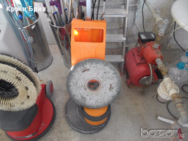 Почистваща машина Таски