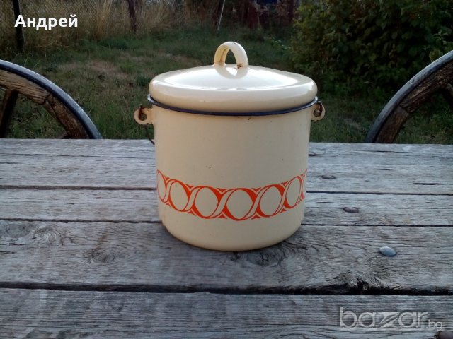 Емайлирана котленка, снимка 2 - Антикварни и старинни предмети - 19368871