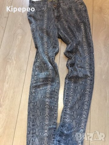 Дънки J&Q змийски принт, снимка 2 - Дънки - 24107124