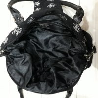 Черна чанта от плат със сребриста тока и надписи , снимка 4 - Чанти - 23626113