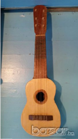 Малка китара изработена от броненосец.