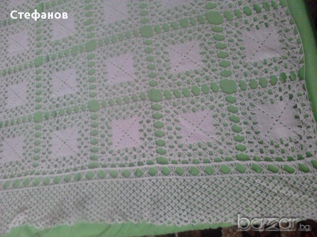 Покривало за легло-ръчно плетено на квадрати, снимка 4 - Покривки за легло - 15345952