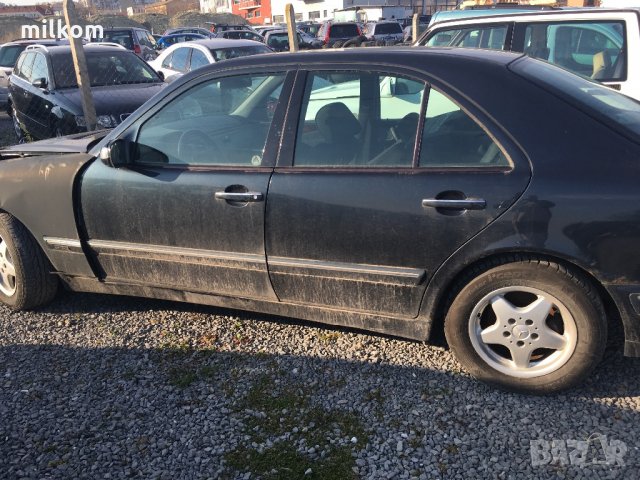 Е класа 2000г. 11 месец Фейслифт 2.2cdi дизел, снимка 4 - Автомобили и джипове - 21907762