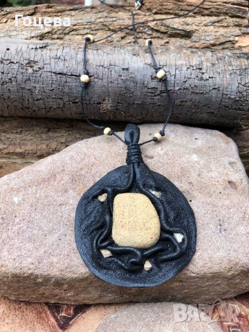 Викинг колие от естествен речен камък, естествена висококачествена черна кожа и мъниста от дърво. , снимка 2 - Колиета, медальони, синджири - 23689971