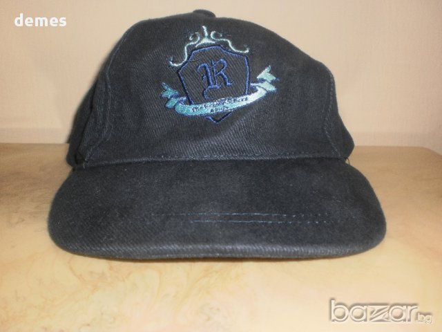 Тъмно синя шапка с козирка, нова