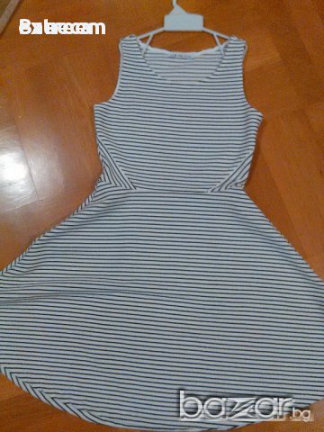 красива рокля за 11-12 години, снимка 2 - Детски рокли и поли - 17220463