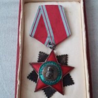 Ордени и медали, снимка 4 - Антикварни и старинни предмети - 18750404