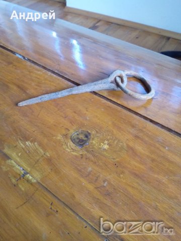 Старинен пирон