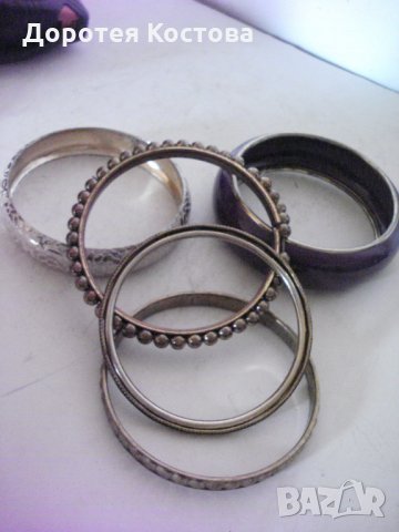 Стари метални гривни, снимка 1 - Антикварни и старинни предмети - 23096862